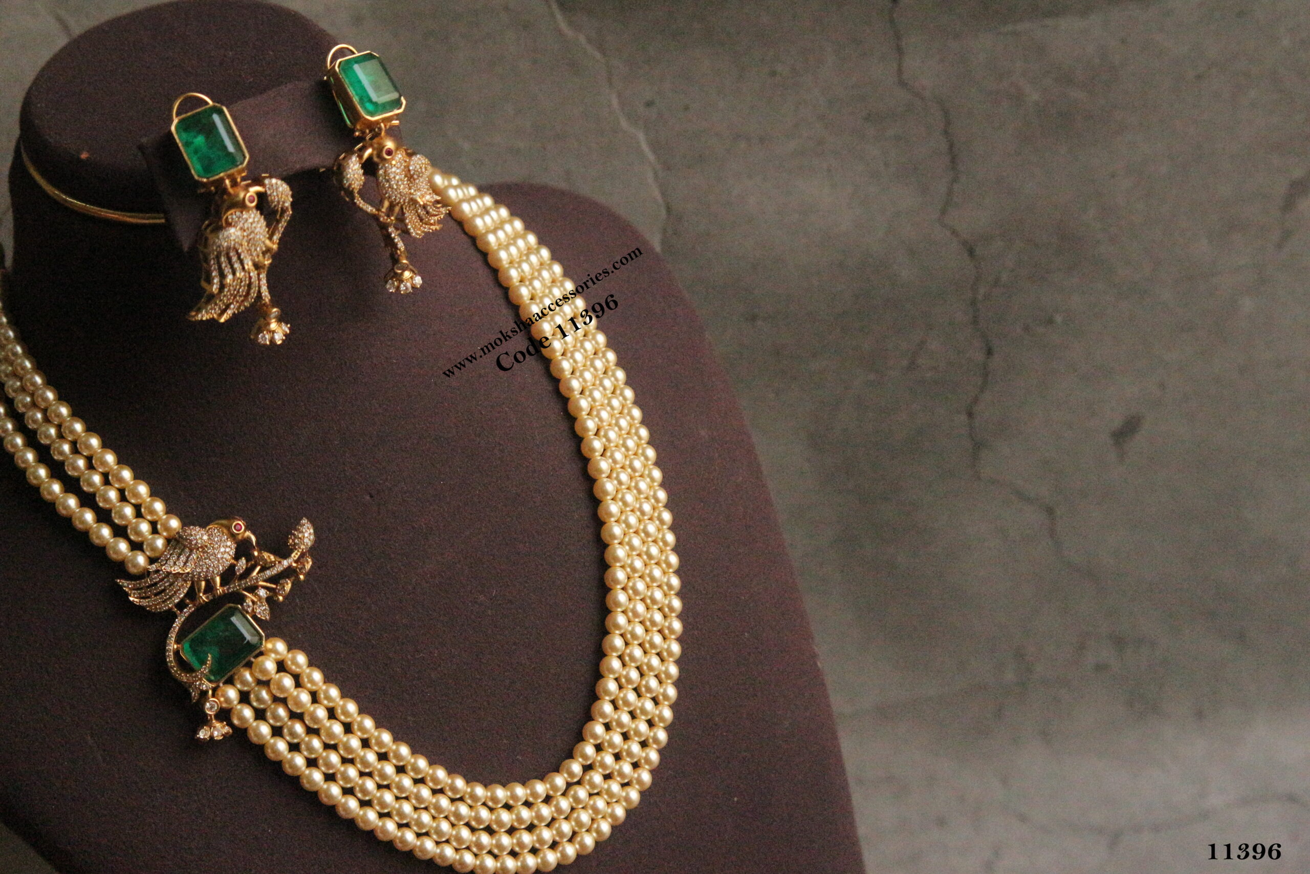 11396-scaled-1.jpg Emerald and Mozonite Stone Pendant Set with Swarovski Pearl Mala - Image 1
