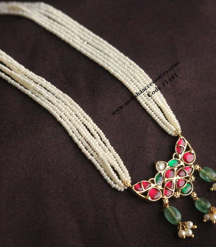Jadaukundan pendant with pearl chain
