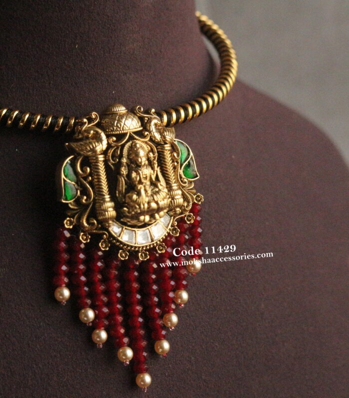 Hasli with Jadaukundan and mozonite stone pendant with onyx ruby