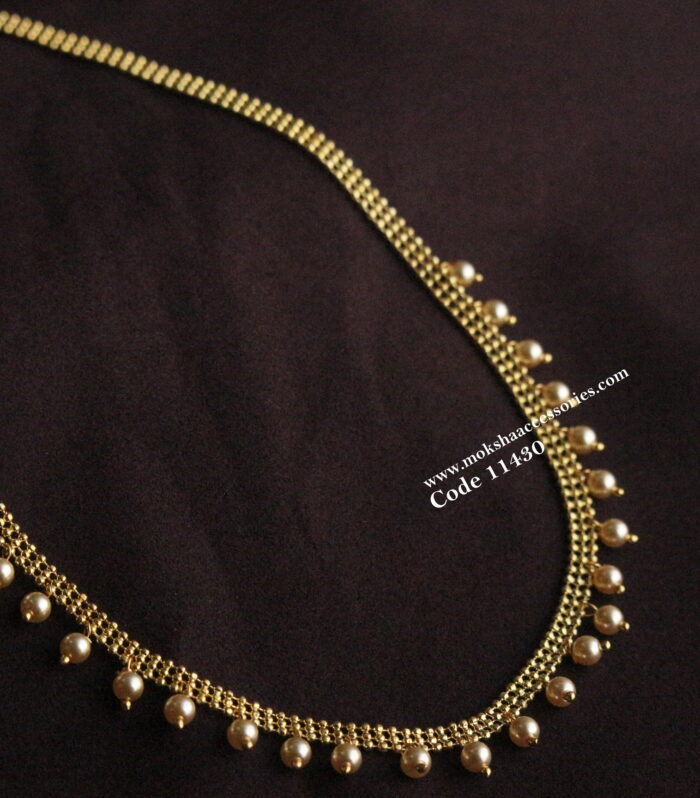 Gold chain with sarvoski pearls