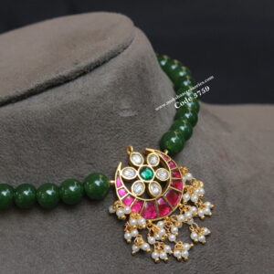 Jadaukunan Pendant with Agates