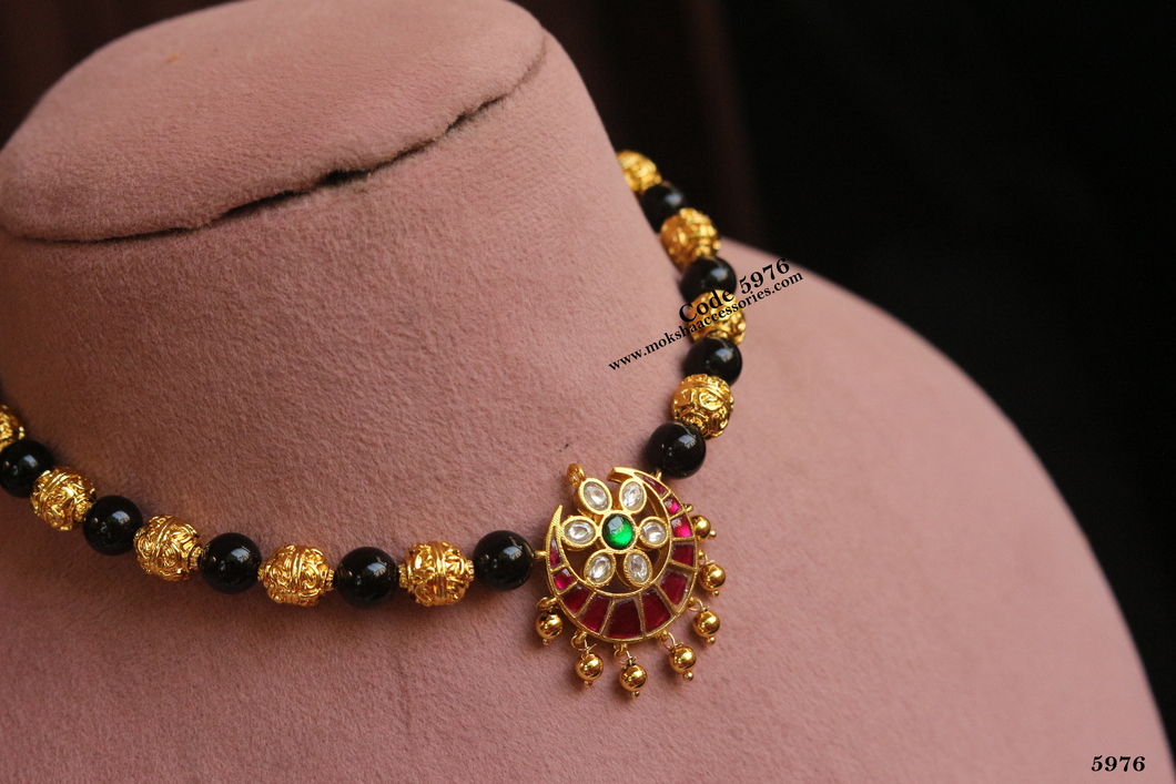 5976.jpg Jadaukundan Pendant with Black Beads and Gold Balls - Image 1