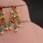 Jadaukundan Earrings with Emerald Beads
