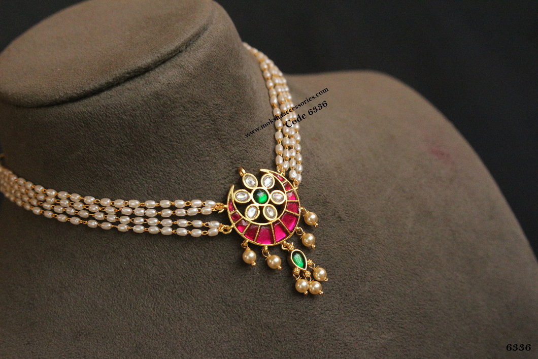 6336.jpg Jadaukundan Pendant with Rice Pearl Choker - Image 1