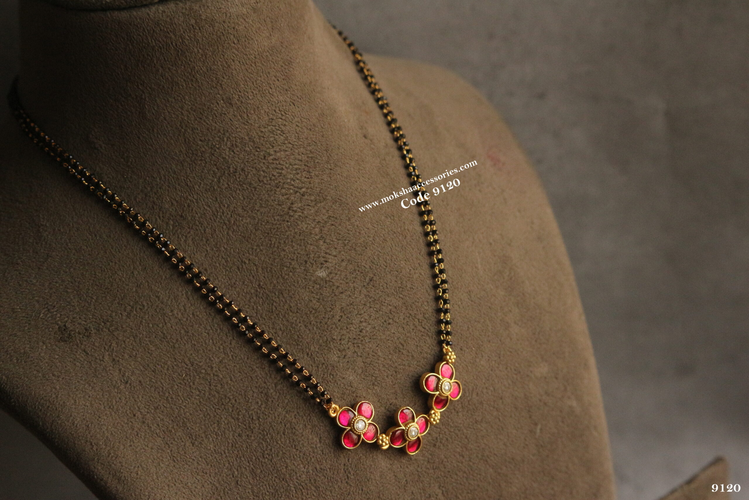 9120-scaled-1.jpg Jaduakundan Pendant with Black Beads - Image 1