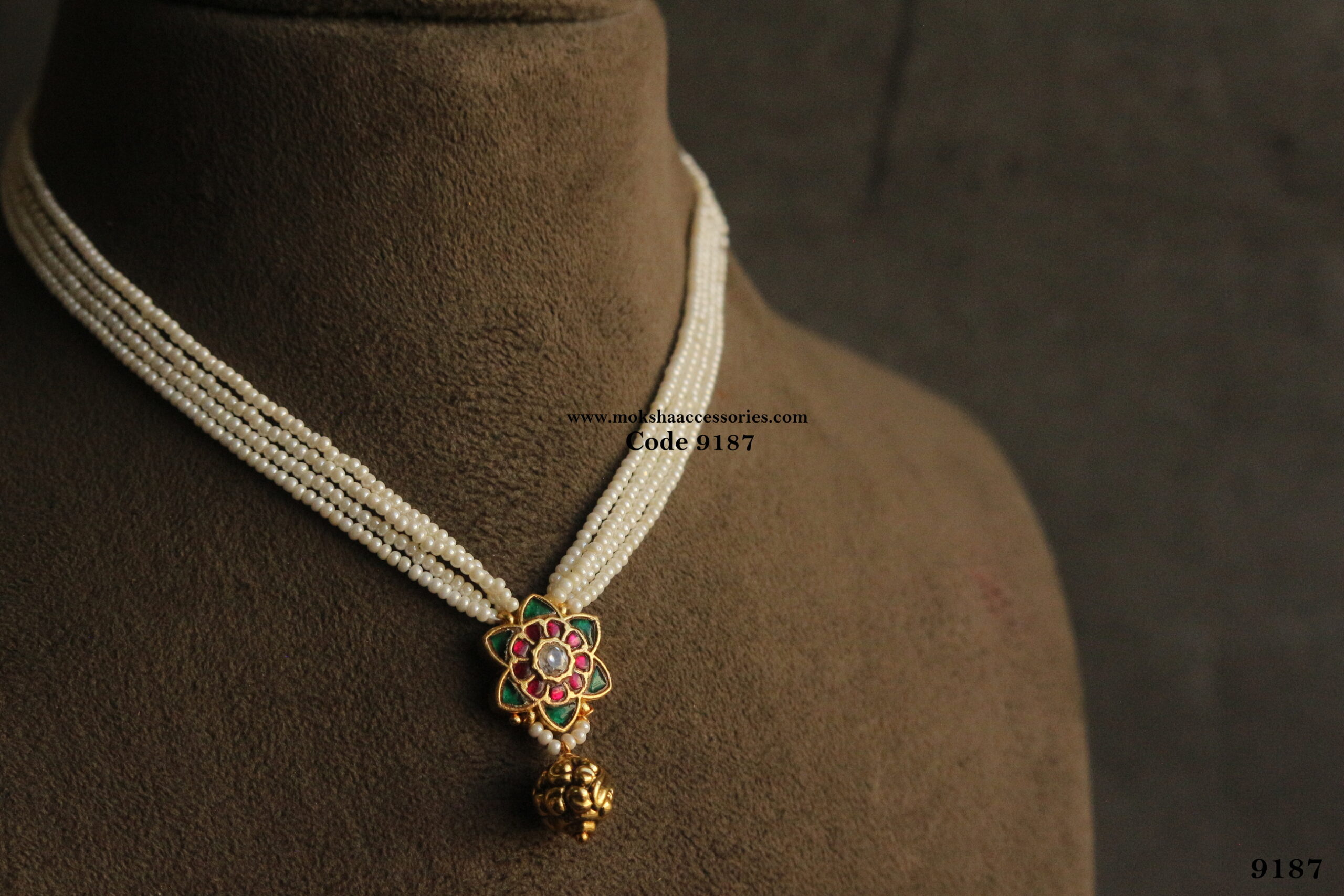 9187-scaled-1.jpg Jadaukundan Pendant with Pearl Chain - Image 1