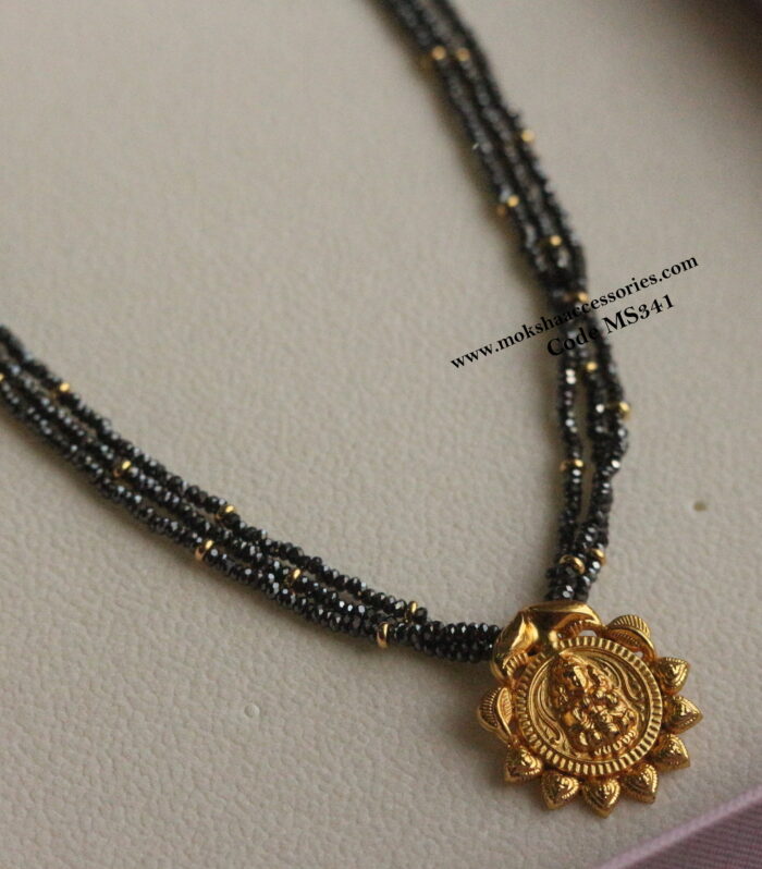 92.5 silver lakshmi kasu with black diamonds and gold rings (2.05 gms)