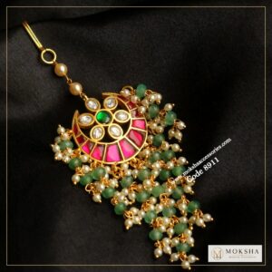 Jadaukundan tika with emerald and pearl drops – Moksha Designer Accessories